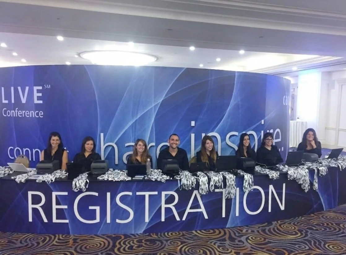 Acreditación móvil IOX con tablets en feria corporativa